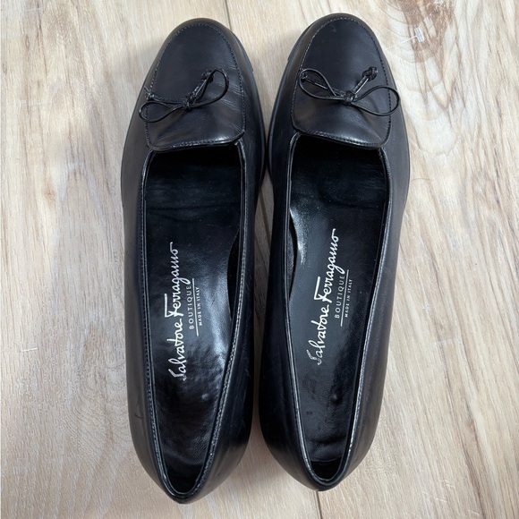 Like new - SALVATORE FARRAGAMO WOMANS FLAT LOAFERS - Leather Vara Bow Barrette - Picture 7 of 9